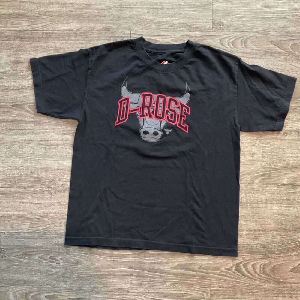 Majestic Derrick Rose Chicago Bulls Tshirt D-Rose Basketball Size XL Kids EUC‎